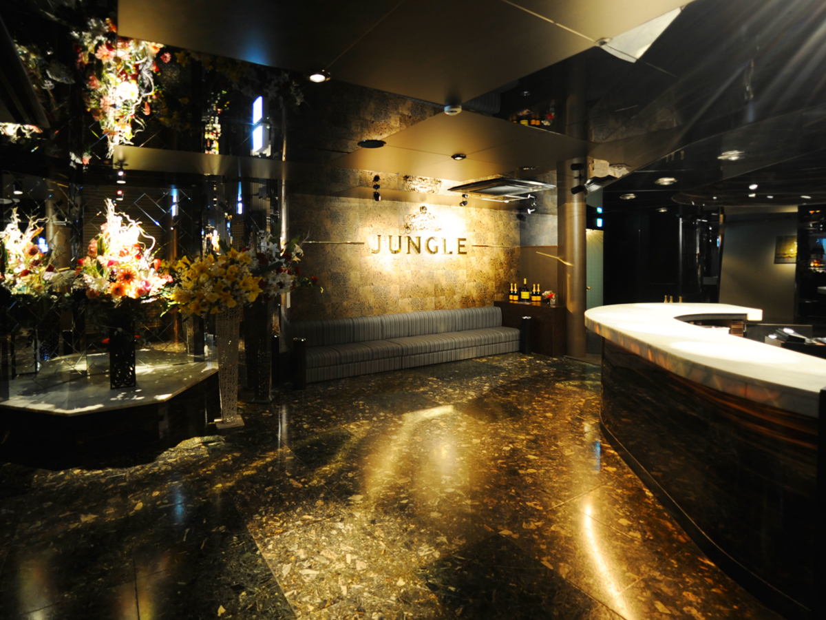 JUNGLE 宮崎店の店内