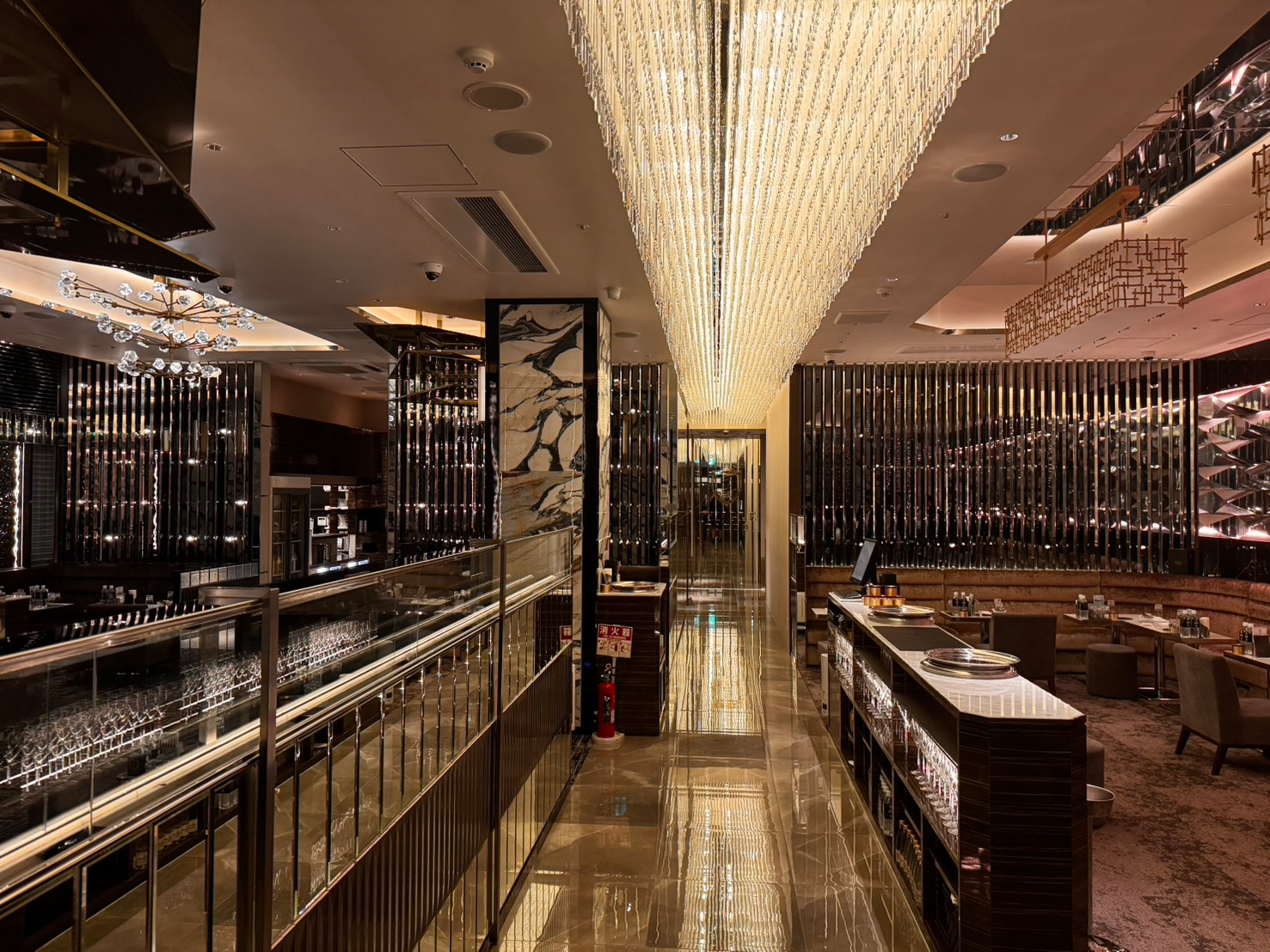 JUNGLE TOKYO 北新地の店内3